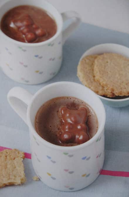 Chocolat chaud aux oursons guimauve - Cookismo